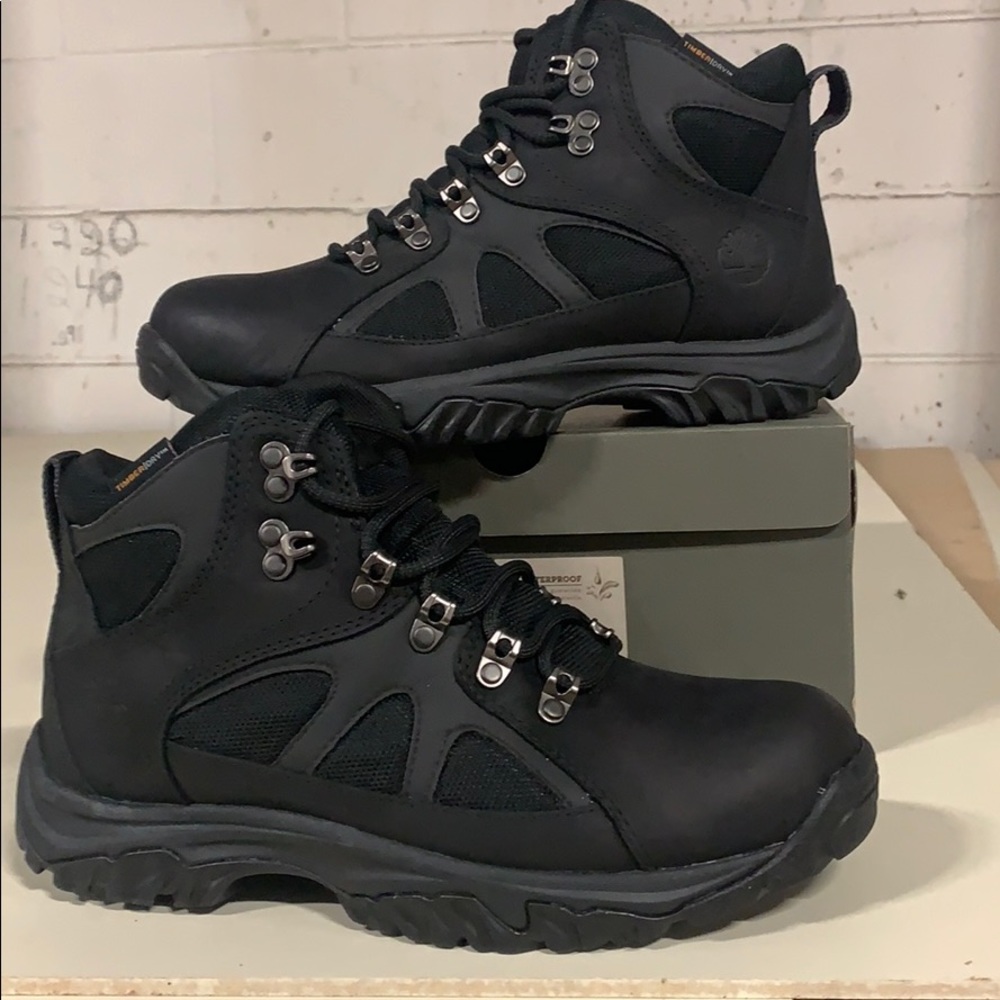 NIB. Timberland Bridgeton Mid Waterproof Boot